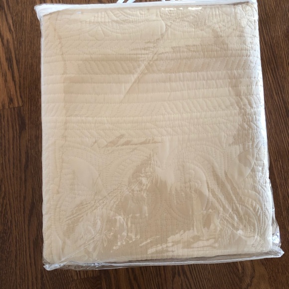 American Traditions Quilt Bedspread - Picture 4 of 4